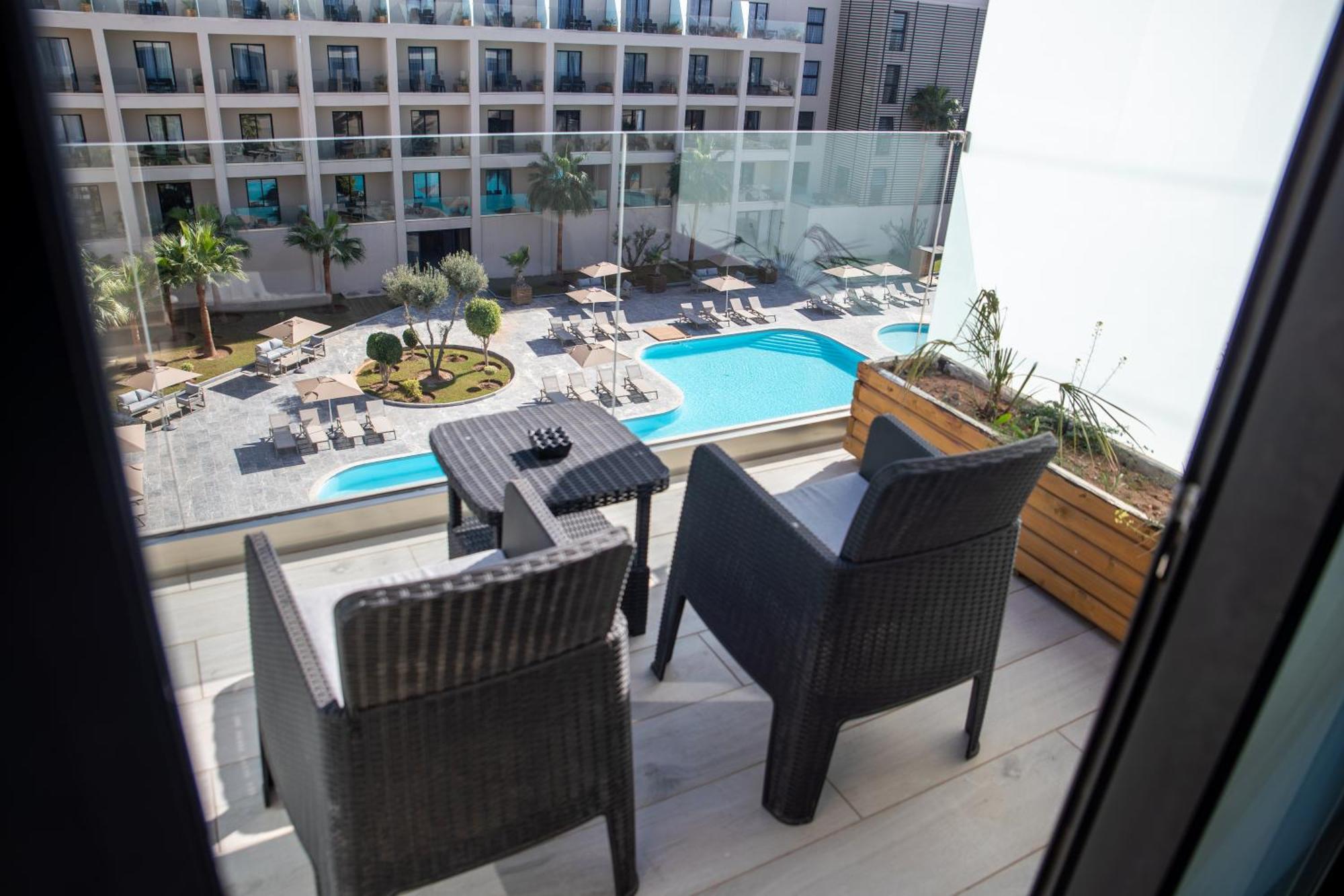 Dominium Palace อกาดีร์ ภายนอก รูปภาพ Balcony of a hotel room