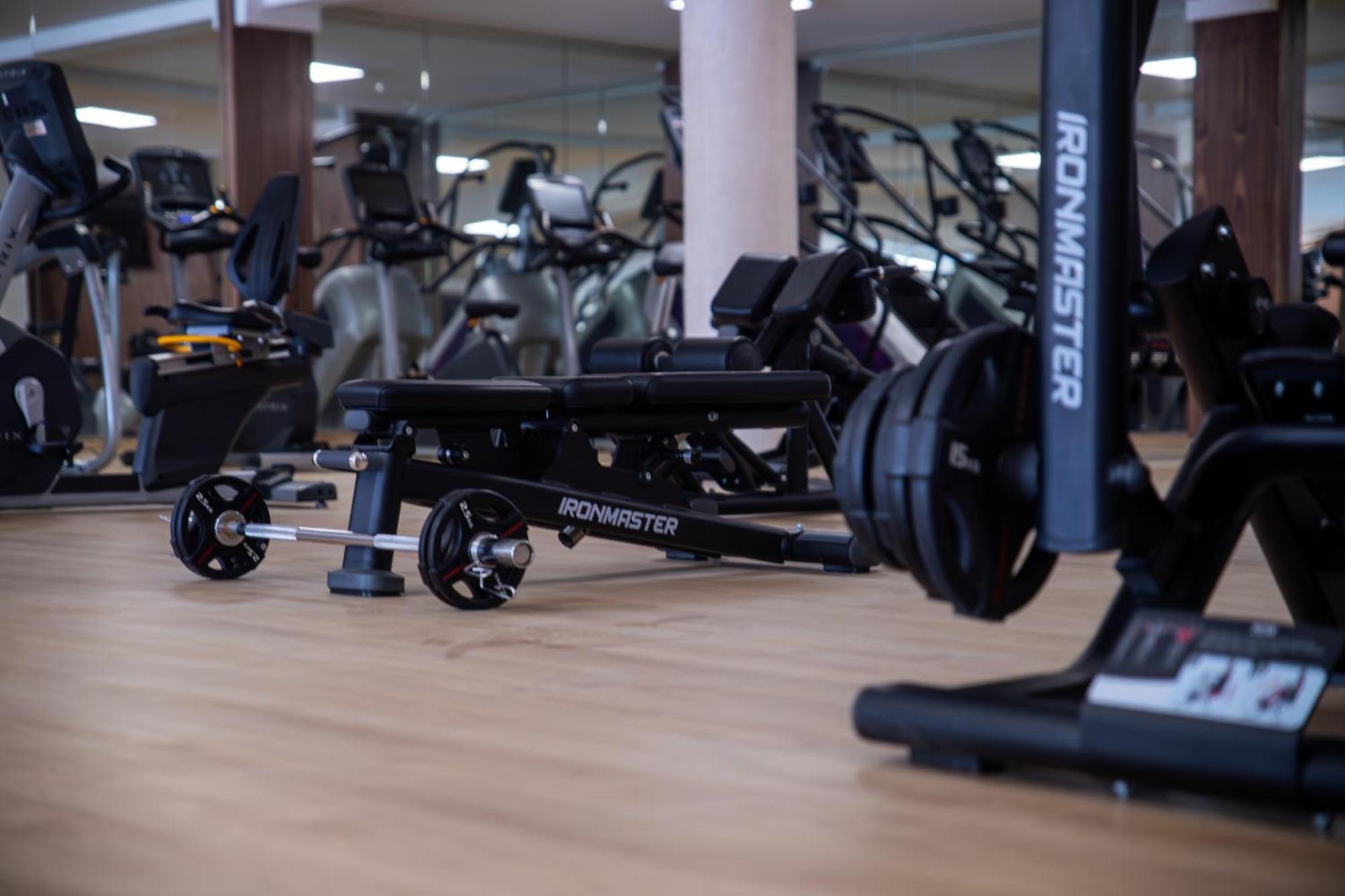 Dominium Palace อกาดีร์ ภายนอก รูปภาพ A Hammer Strength ground-based squat rack