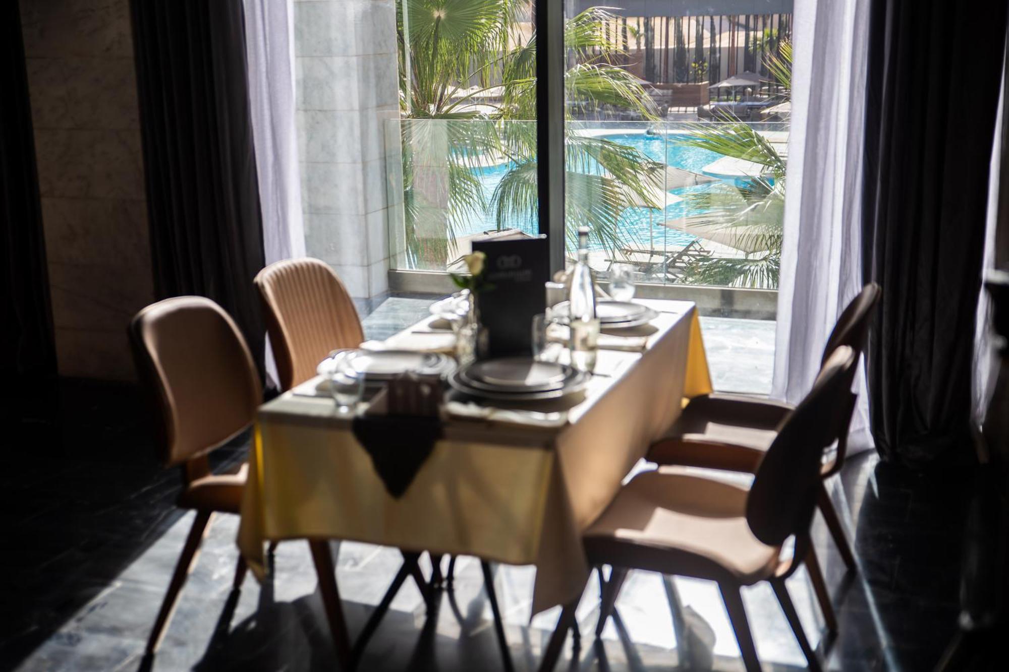 Dominium Palace อกาดีร์ ภายนอก รูปภาพ A table set for four