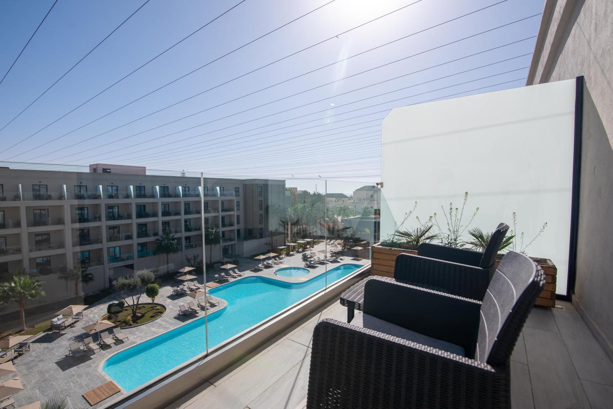 Dominium Palace อกาดีร์ ภายนอก รูปภาพ The swimming pool at the hotel